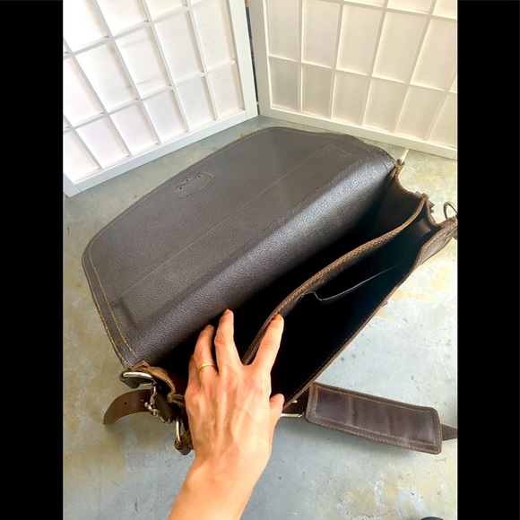 SOLD- Saddleback Leather Company Messenger Briefcase with Lifetime Warranty - Picture 6 of 11